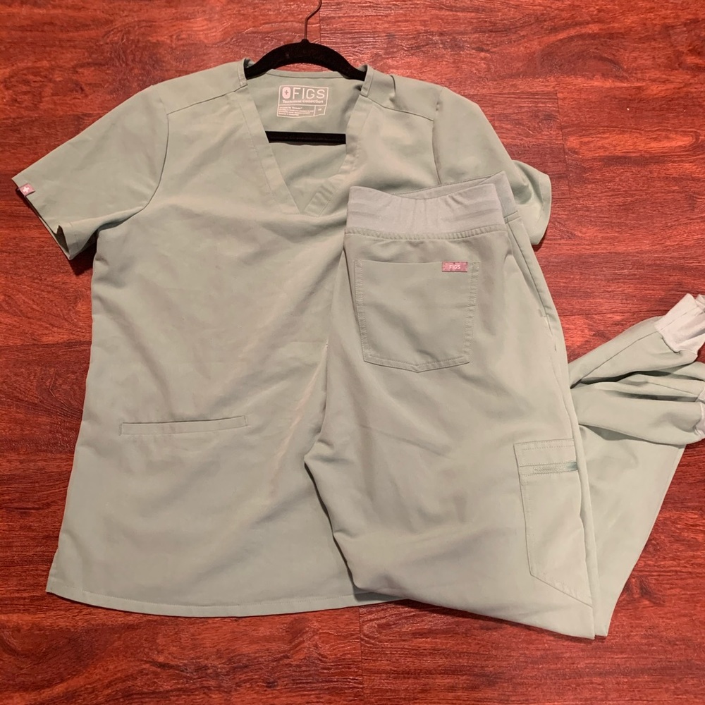 Jade Figs scrubs